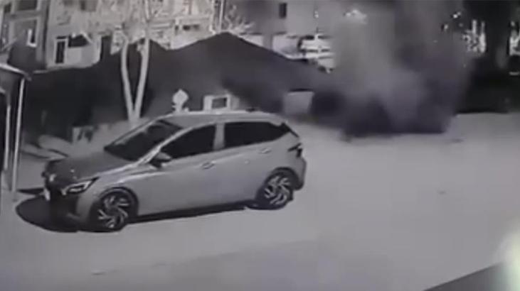 Aksaray'da tazyikli su asfaltı parçaladı: İki araç hasar gördü