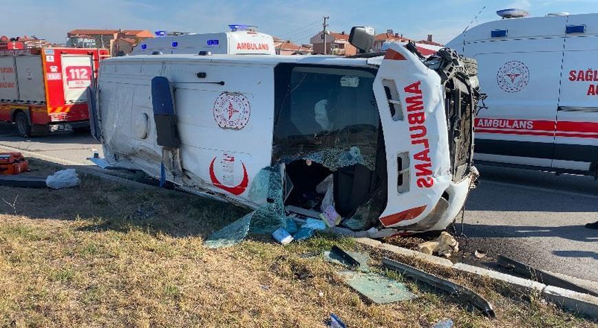 Ambulans kaza yaptı! Çok sayıda yaralı var