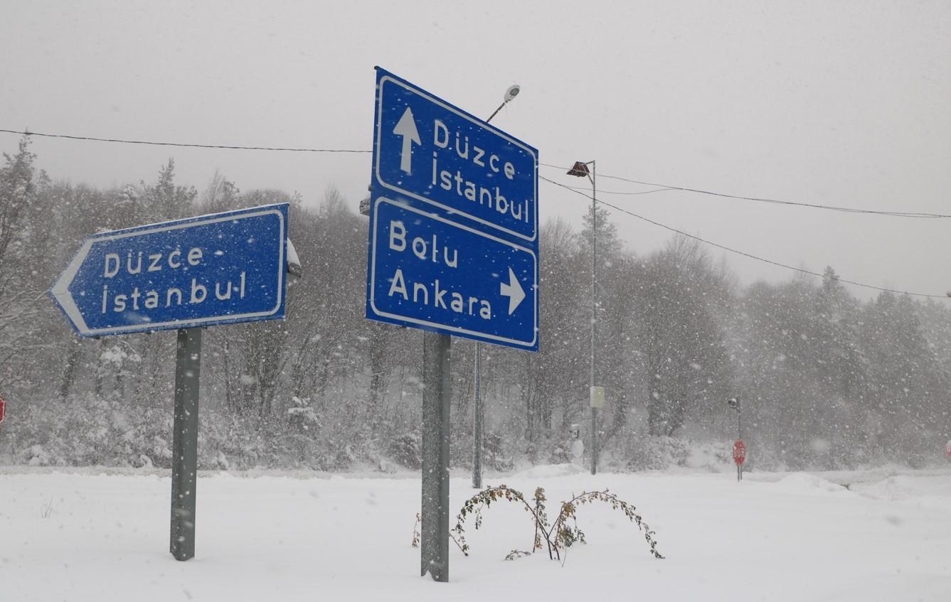 Anadolu Otoyolu Bolu kesimi Ankara yönü kar nedeniyle ulaşıma kapandı!