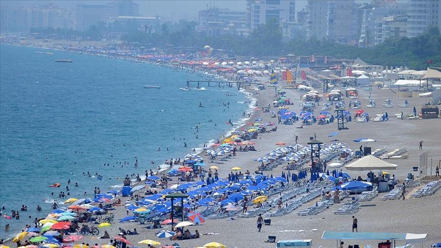 Antalya'da bu yıl 20 milyon turist beklentisi