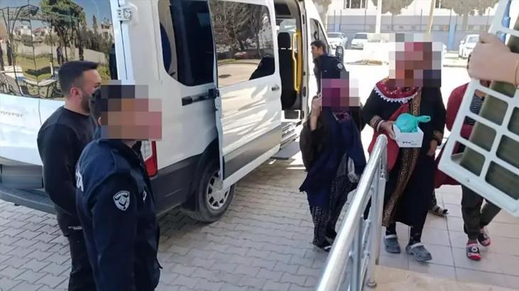 Antalya'da ekipler tarafından yakalanan dilencinin üzerinden çıkanlar şaşkına çevirdi