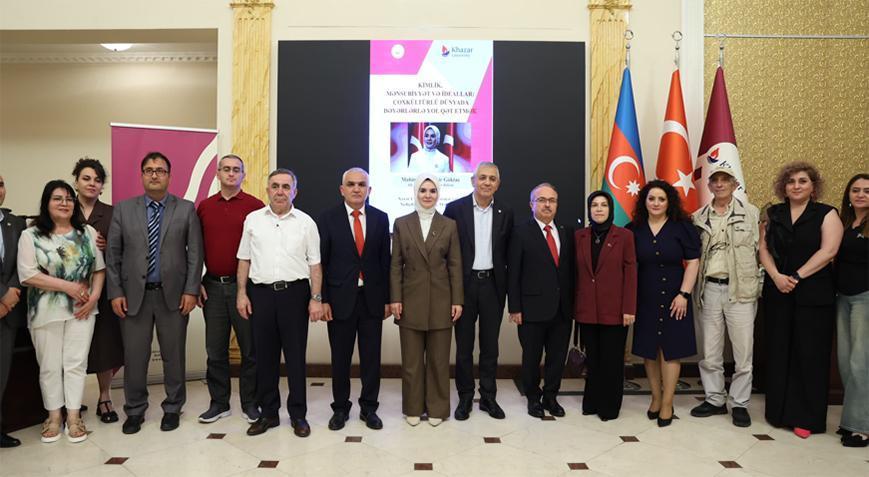 Bakan Göktaş Bakü'de öğrencilerle bir araya geldi