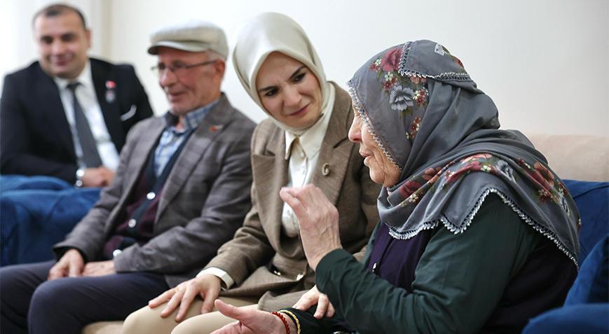 Bakan Göktaş Yozgat'ta şehit ailesini ziyaret etti