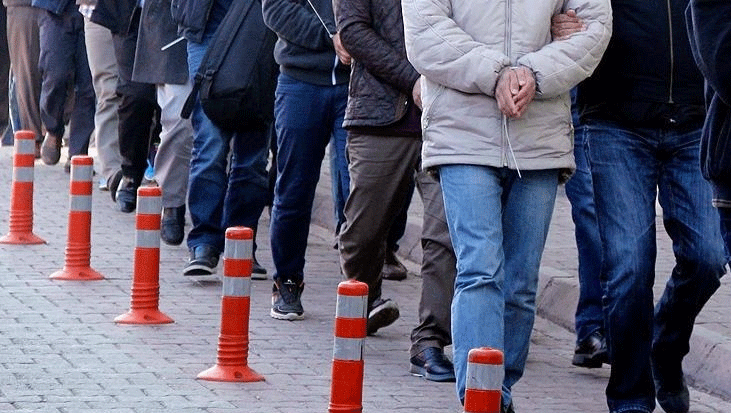 Bakan Yerlikaya duyurdu: Göçmen kaçakçılarına operasyon