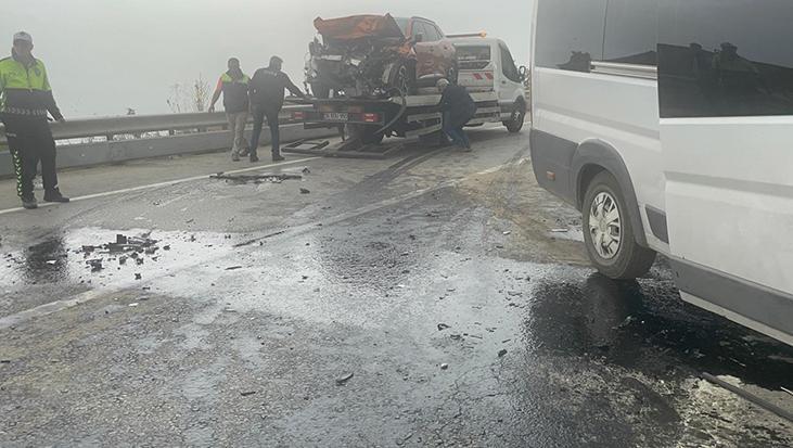 Bursa'da işçi servis minibüsü ile otomobil çarpıştı: 2’si ağır, 12 yaralı