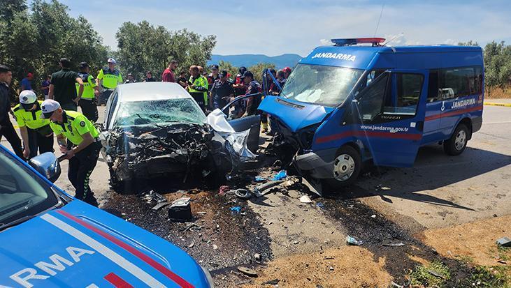 Bursa'da otomobil ile jandarma minibüsü çarpıştı: 1 ölü, 2 yaralı
