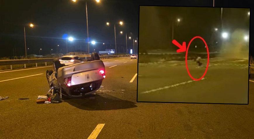Dehşet anları! Küçük çocuk taklalar atan otomobilden yola savruldu