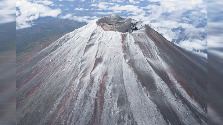 Efsanevi Fuji’ye nihayet kar yağdı