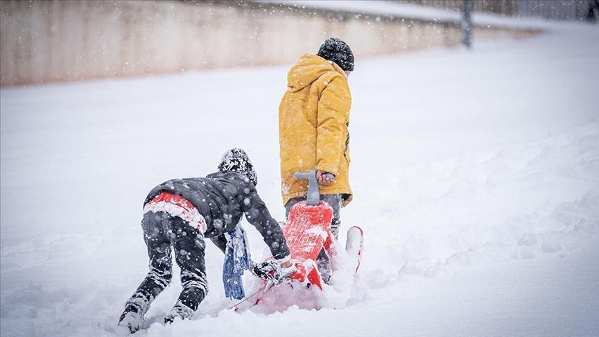 Eğitime kar engeli! Isparta'da okullar 1 gün tatil edildi