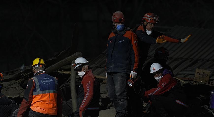 İçişleri Bakanı Yerlikaya'dan Konya'da çöken bina ile ilgili açıklama