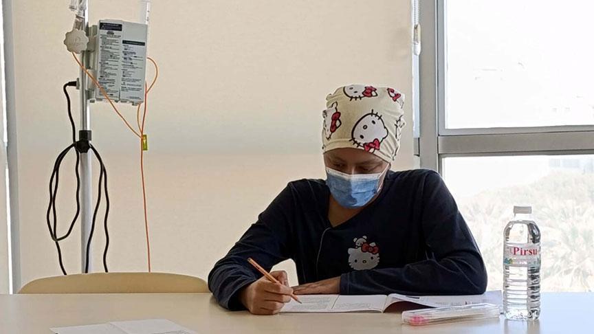 İkizi de aynı hastalığa yakalanmıştı! Hatice hastane odasında LGS’ye girdi