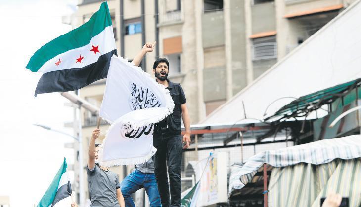 İsrail, Suriye'ye bomba yağdırdı