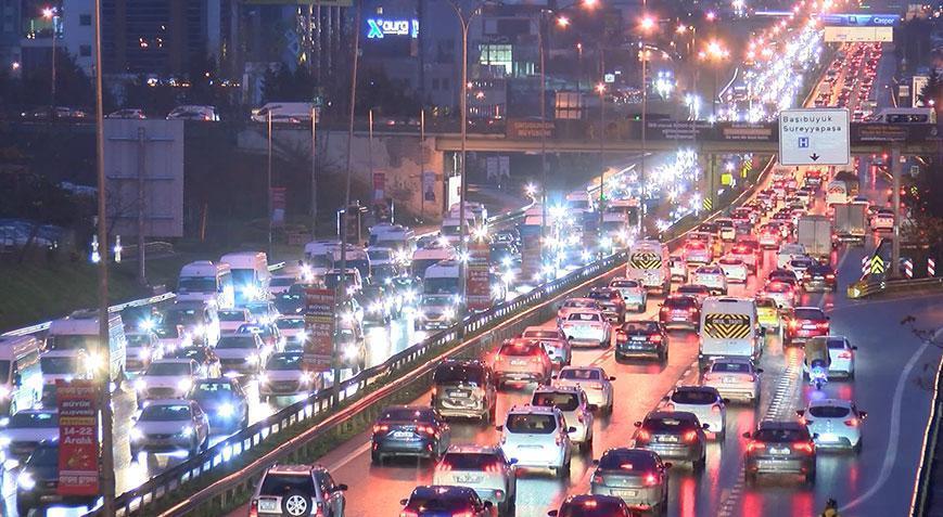 İstanbul'da iş çıkış saatinde trafik yoğunluğu yüzde 89'a ulaştı