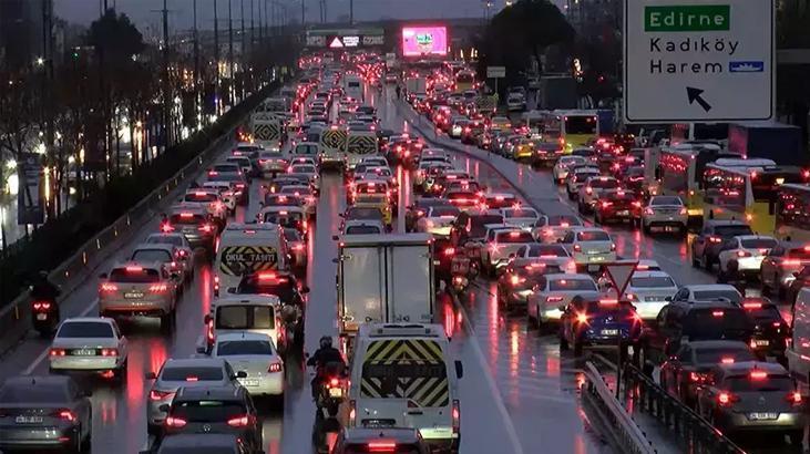 İstanbul'da iş çıkışıyla beraber trafik yoğunluğu yüzde 80'e yükseldi