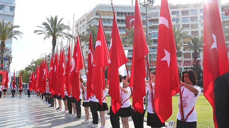 İzmir'de 19 Mayıs coşkuyla kutlandı