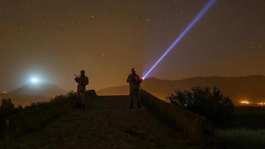 Jandarma başında nöbet tutuyor! Gündüz dron, gece termal kamera devrede