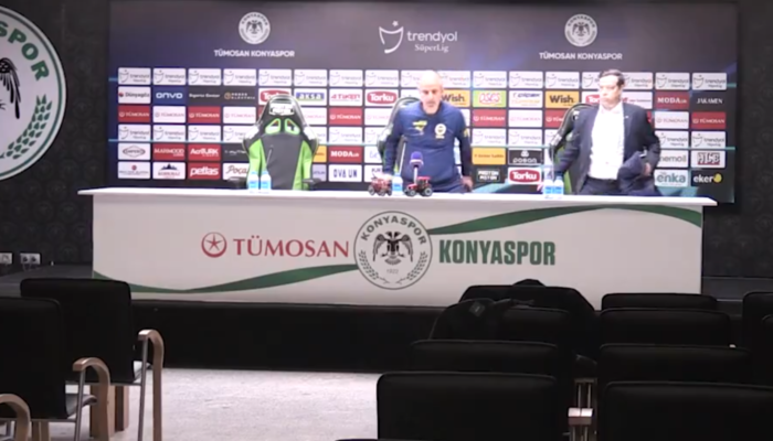 Maçın ardından basın toplantısına gitti, gördüğü manzara karşısında şoke oldu! Fenerbahçe Teknik Direktörü İsmail Kartal boş sandalyelere konuştu