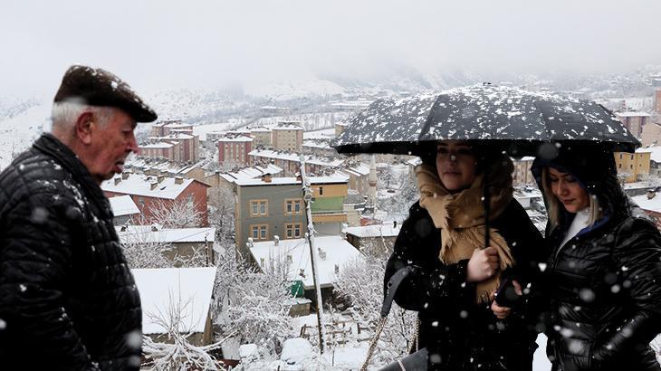 Meteoroloji uyarmıştı: Ülke genelinde yoğun kar! Eğitime kar engeli haberleri gelmeye başladı