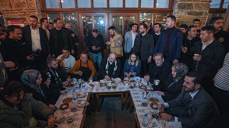 Mustafa Varank, geleneksel sahur programında vatandaşlara bir araya geldi