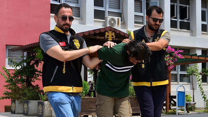 Otoyol kenarında 2 genci dövdü: 'Dayak yemiş halde buldum' dedi