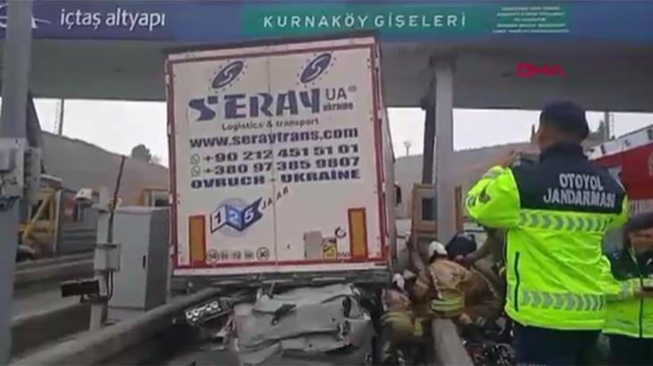 Pendik'te gişelerde korkunç kaza! Otomobil TIR'ın altında girdi: Yaralılar var