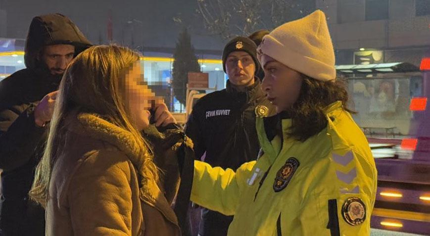 Polisi görünce aracı ve içindeki kadını terk edip kaçtı