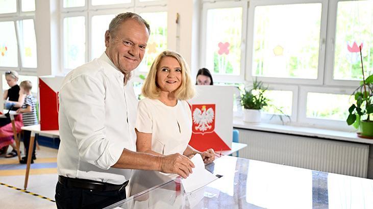 Polonya, cumhurbaşkanlığı seçimlerinin ikinci turu için sandık başında