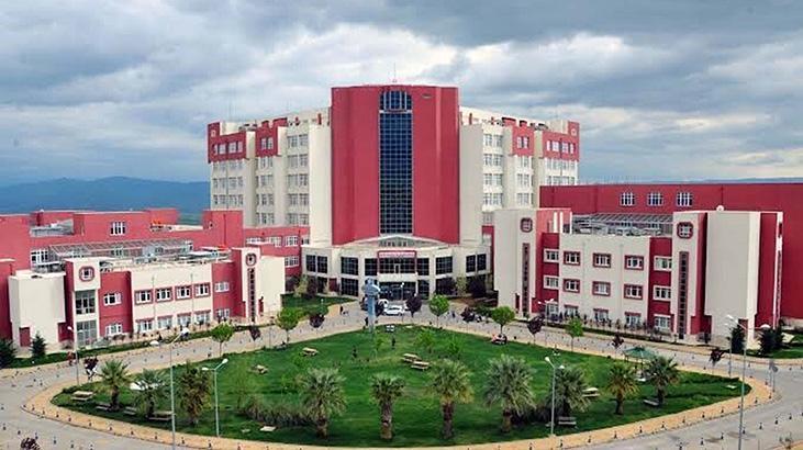 Profesör ve sekreterine 'bıçak parası' adı altında rüşvet aldıkları iddiasıyla gözaltı
