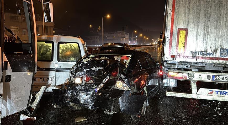 Samsun'da 8 araçlı zincirleme kaza! 2 kişi yaralandı