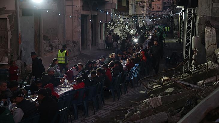 Son dakika... Gazze'deki hükümet: İsrail'in yardım girişini engelleyip 2.4 milyonu aç bırakması soykırımın devamı