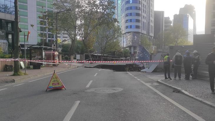 Son dakika: İstanbul'da yolda çökme