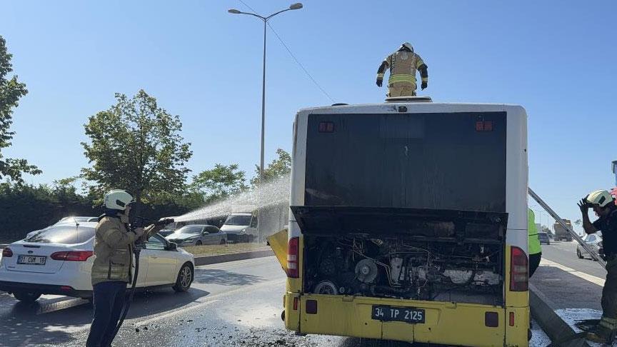 Sultangazi'de dehşet anları! İETT otobüsü alev aldı
