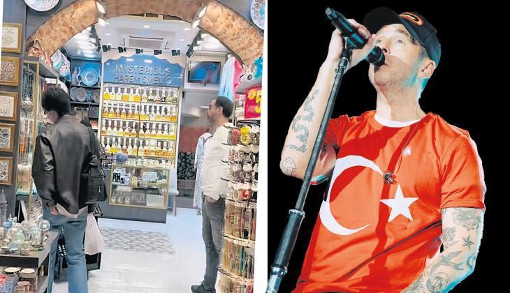 Türk bayraklı tişört giydi