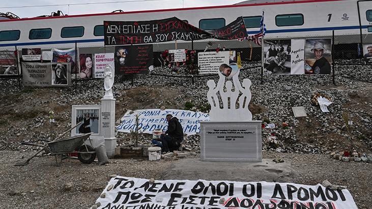 Yunanistan doldu taştı! On binlerce kişi tren kazası faciasını anmak için sokağa döküldü